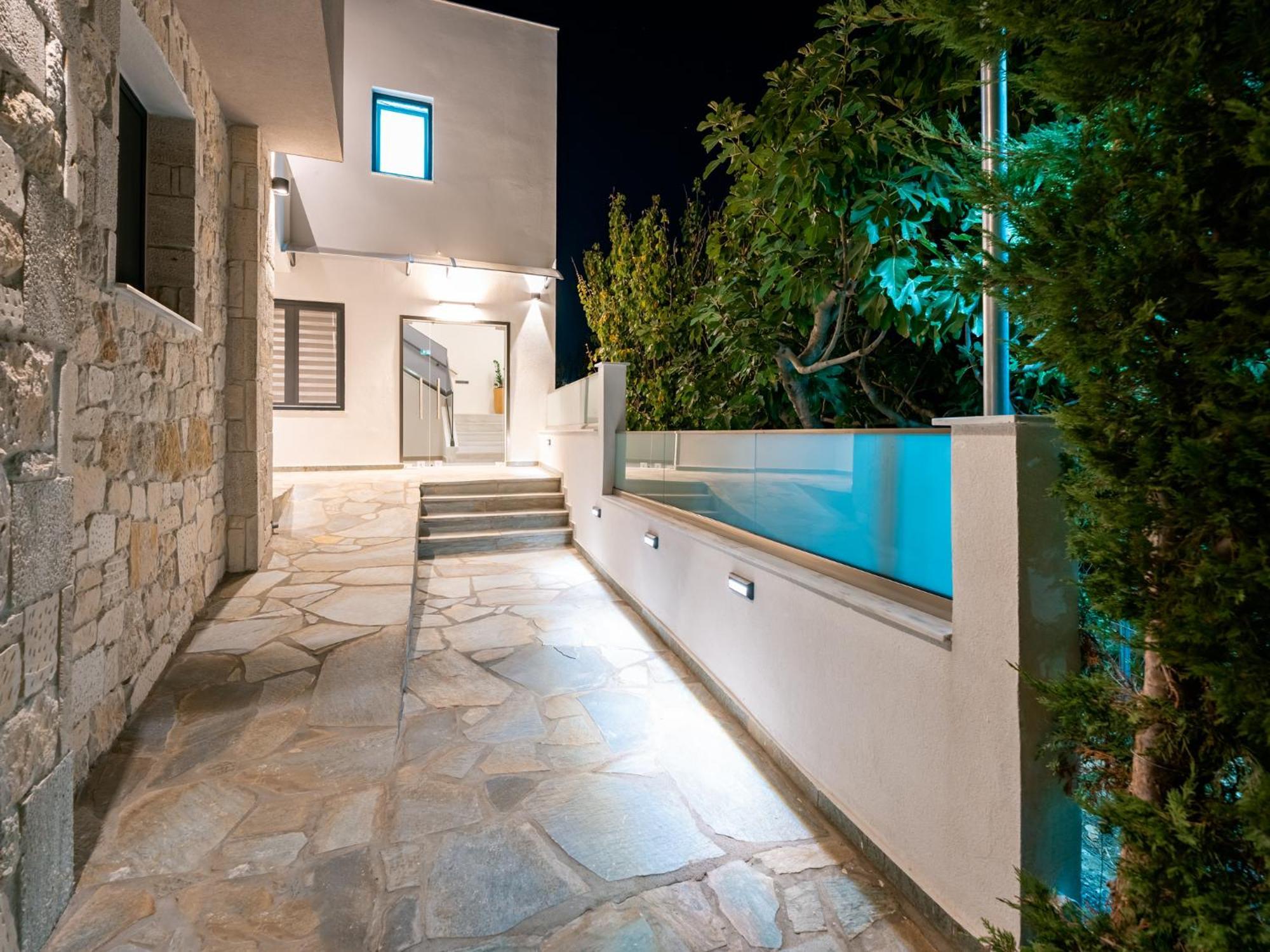 Antony'S Luxury Apartments Никити Екстериор снимка