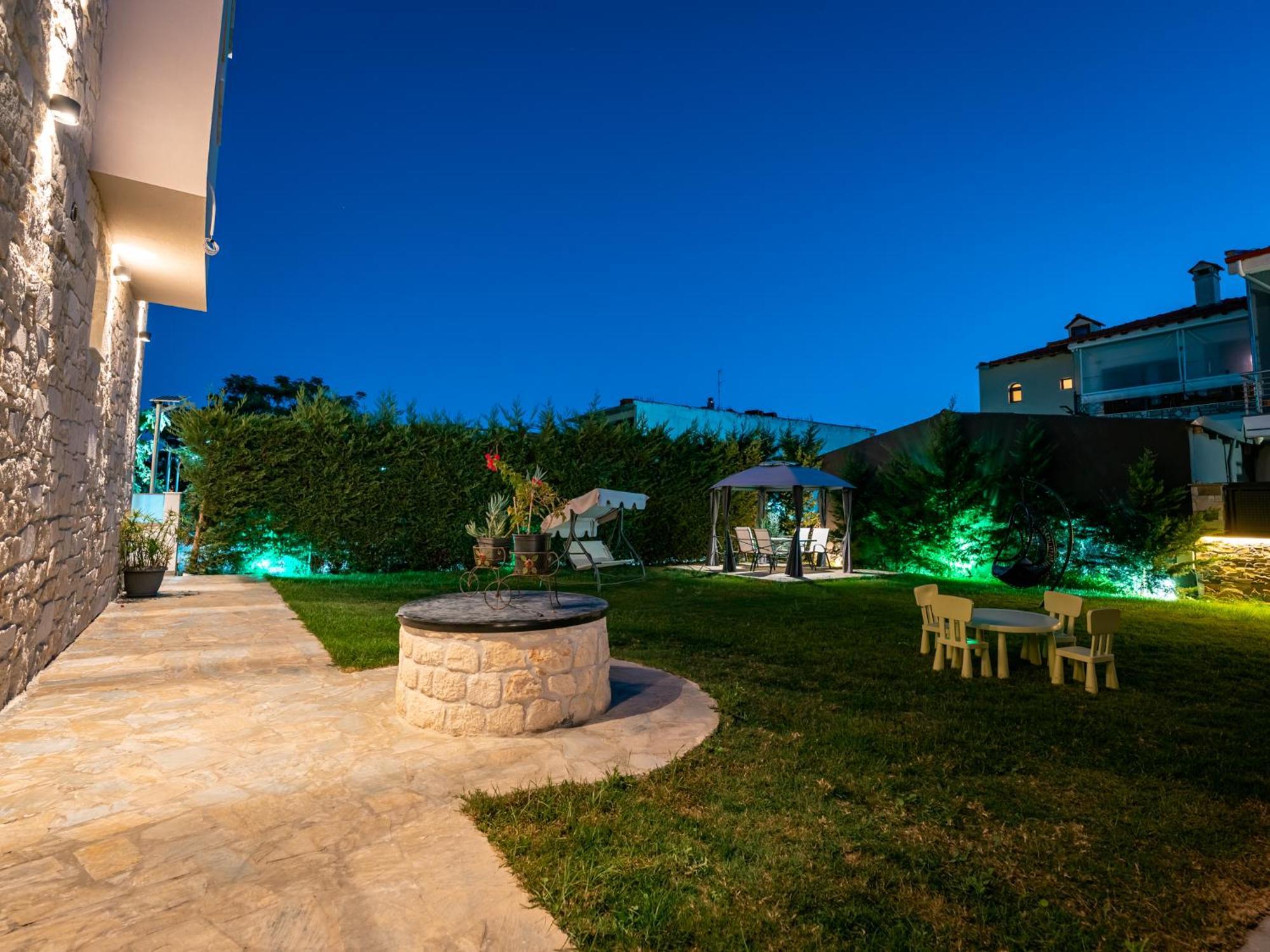 Antony'S Luxury Apartments Никити Екстериор снимка