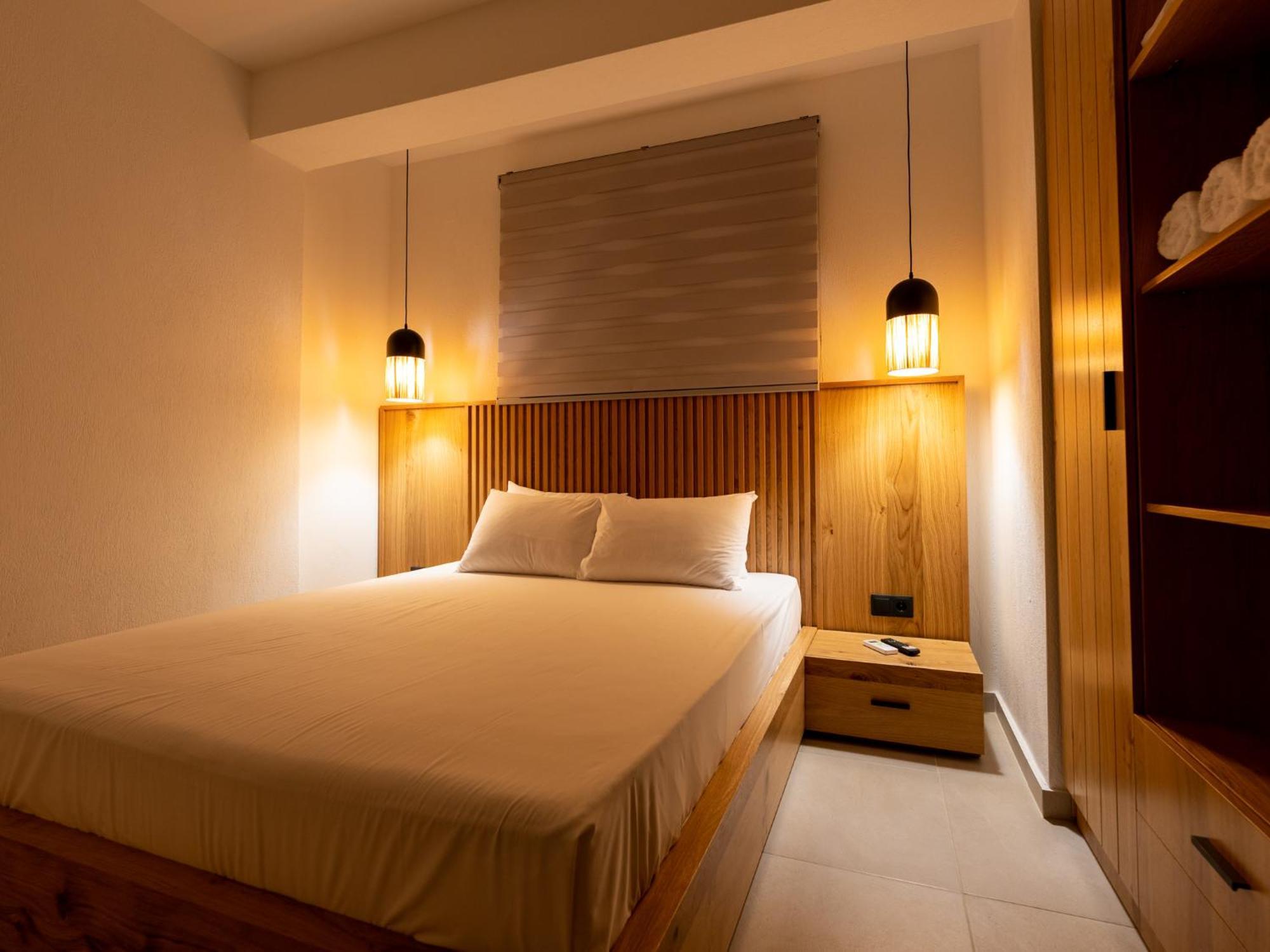 Antony'S Luxury Apartments Никити Екстериор снимка