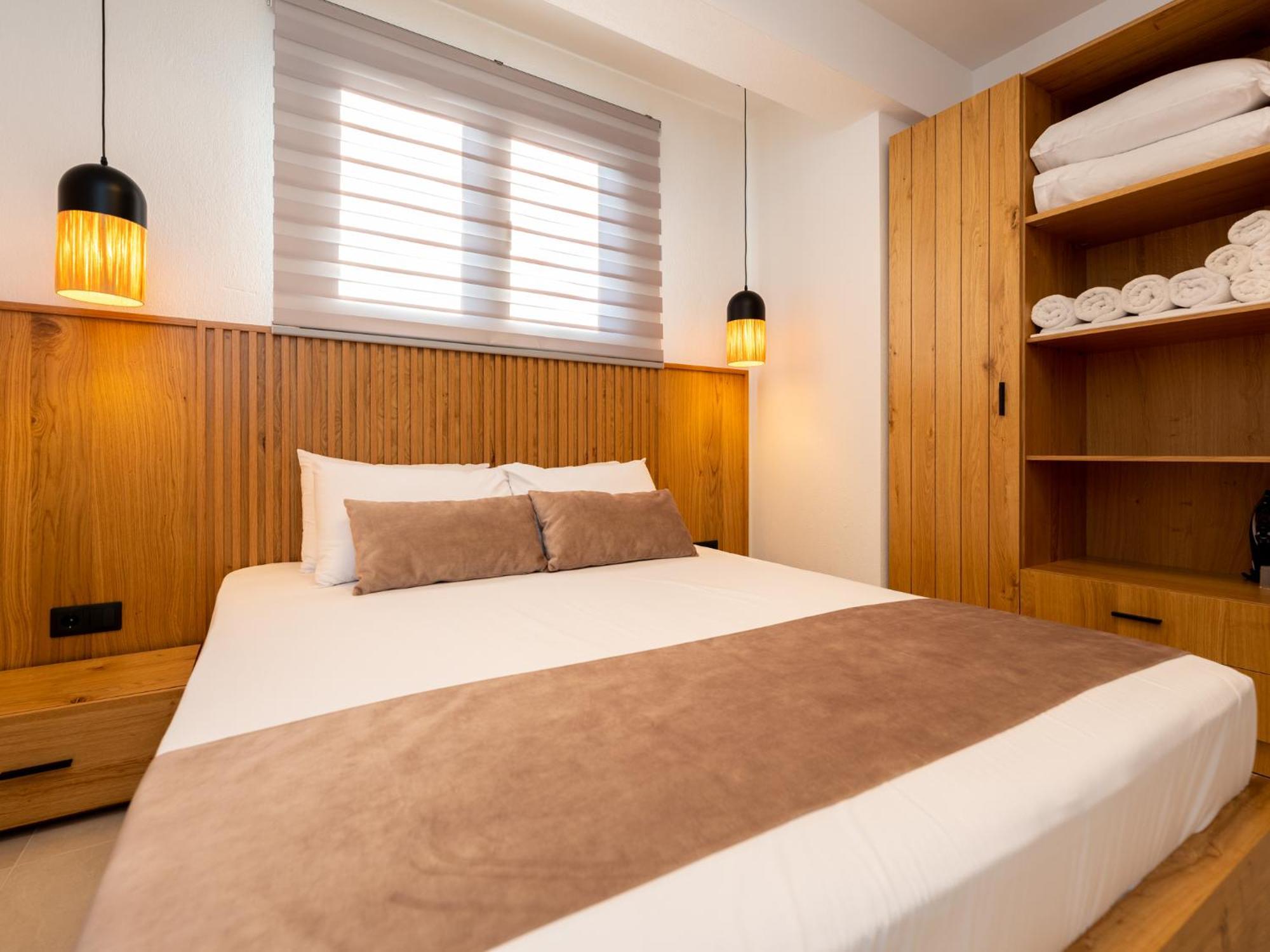 Antony'S Luxury Apartments Никити Екстериор снимка