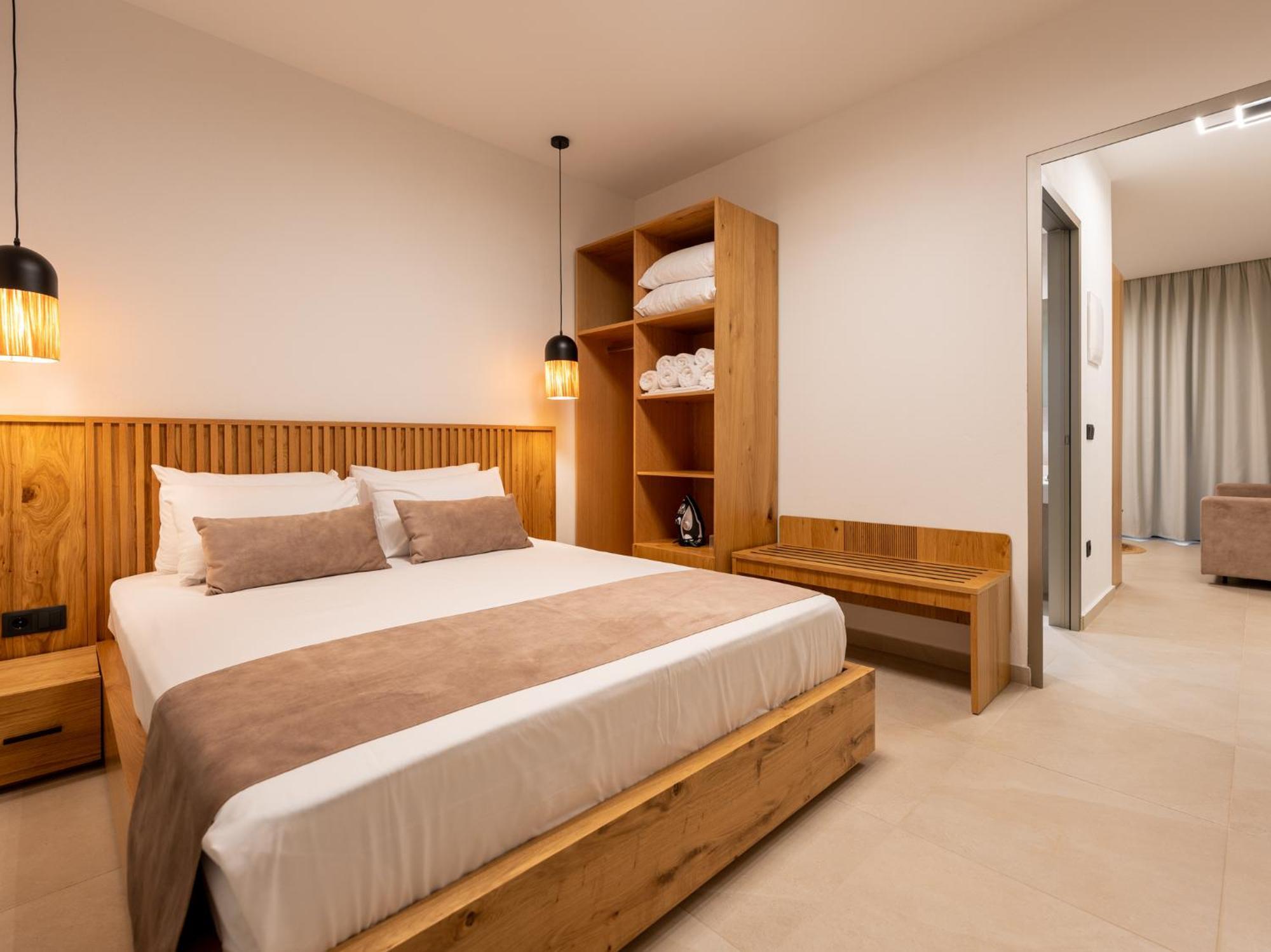 Antony'S Luxury Apartments Никити Екстериор снимка