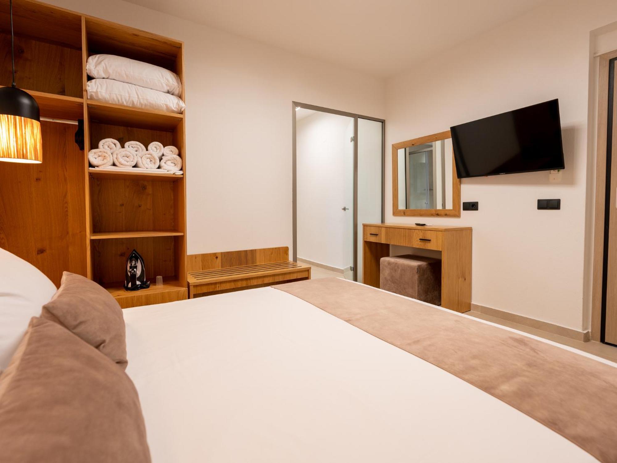 Antony'S Luxury Apartments Никити Екстериор снимка